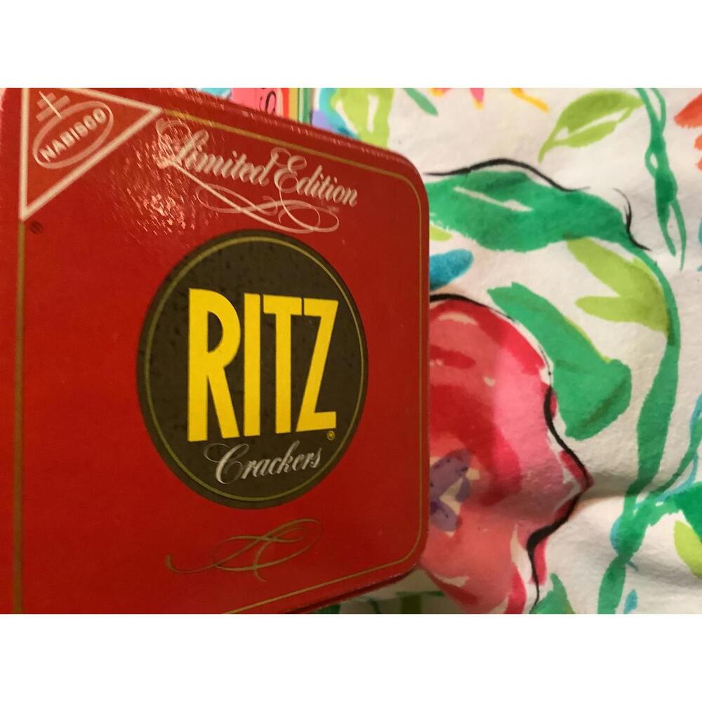 1986 Limited Edition Ritz Crackers Tin - Picture 2 of 9